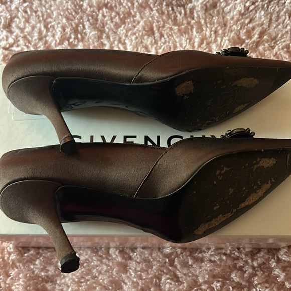 Stuart Weitzman brown satin heels with jeweled broach embellishment - Picture 6 of 9